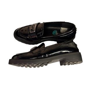 Nautica womens Black patent Loafers size 7.5 in great preowned condition